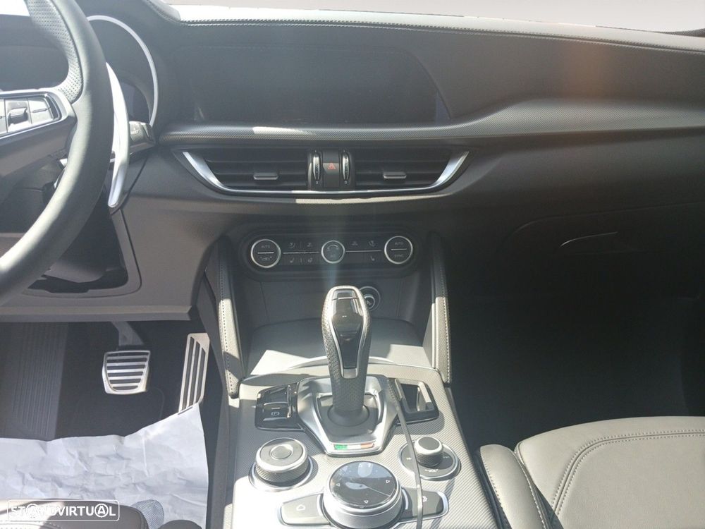 Alfa Romeo Stelvio 2.0 T Veloce Q4 AT8 - 11