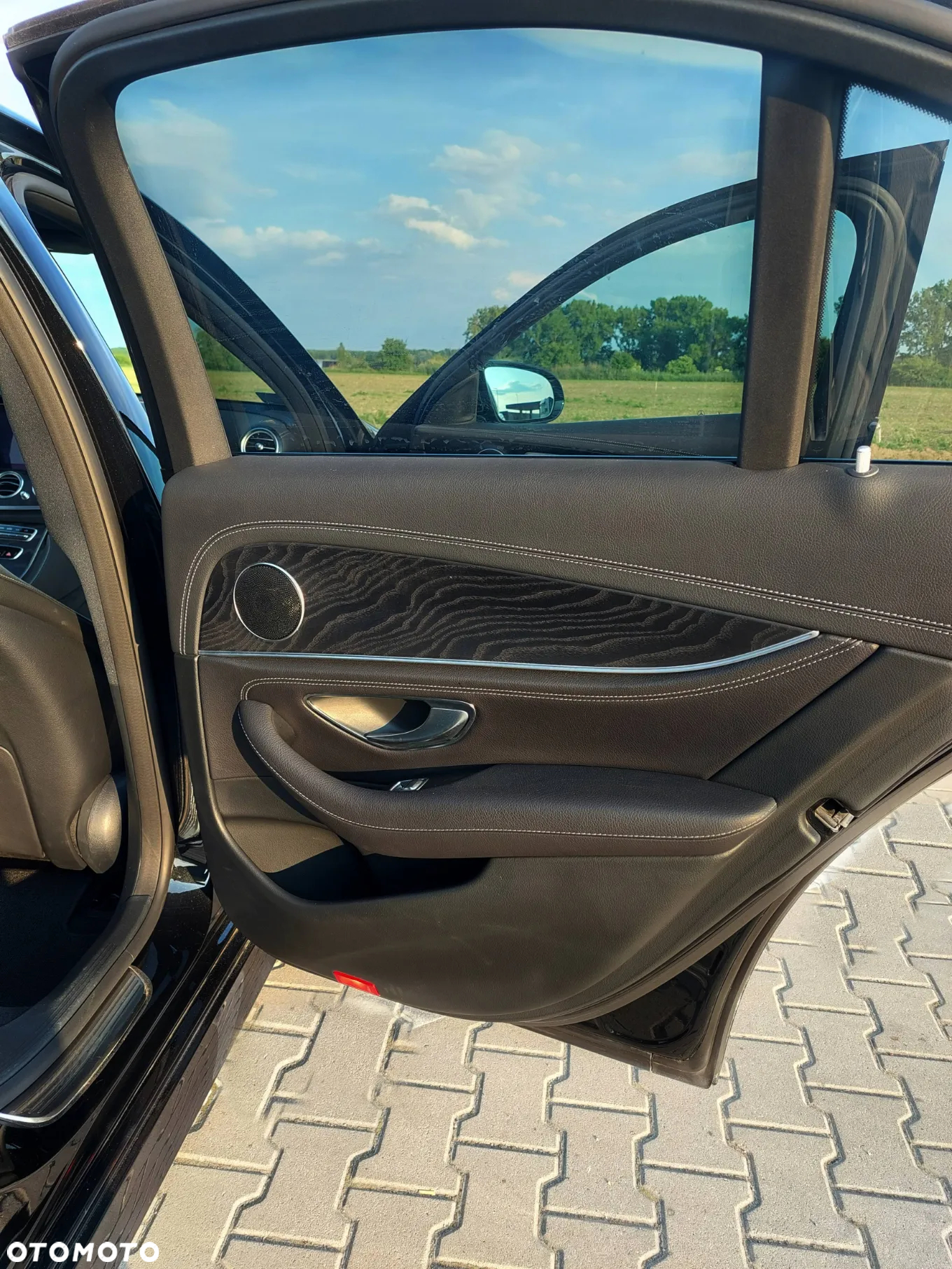 Mercedes-Benz Klasa E 220 d 4-Matic 9G-TRONIC - 35