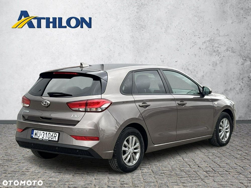 Hyundai i30 1.5 DPI Classic + - 5