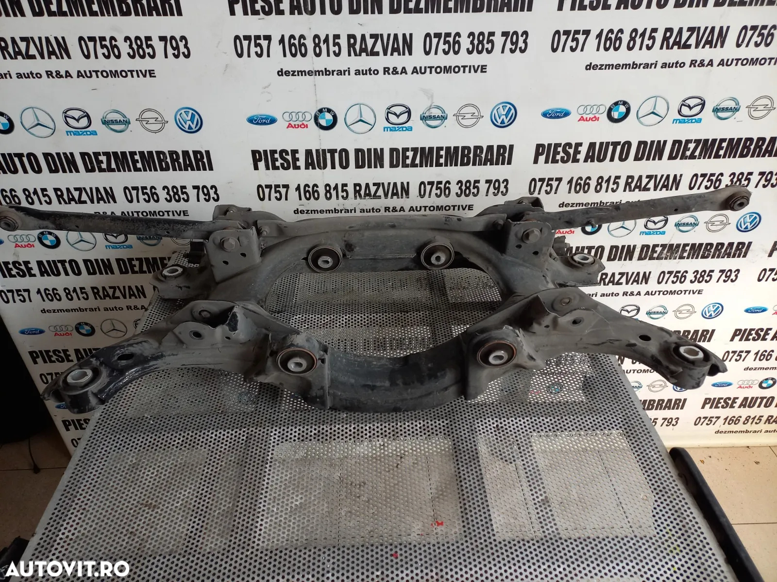 Punte Spate Land Rover Range Rover Evoque Discovery Sport An 2012-2013-2014-2015-2016-2017-2018-2019 4x4 Dezmembrez Range Rover Evoque Facelift An 2015-2016-2017-2018-2019 2.0 D Automat 4x4 Volan Stanga - Dezmembrari Arad - 2
