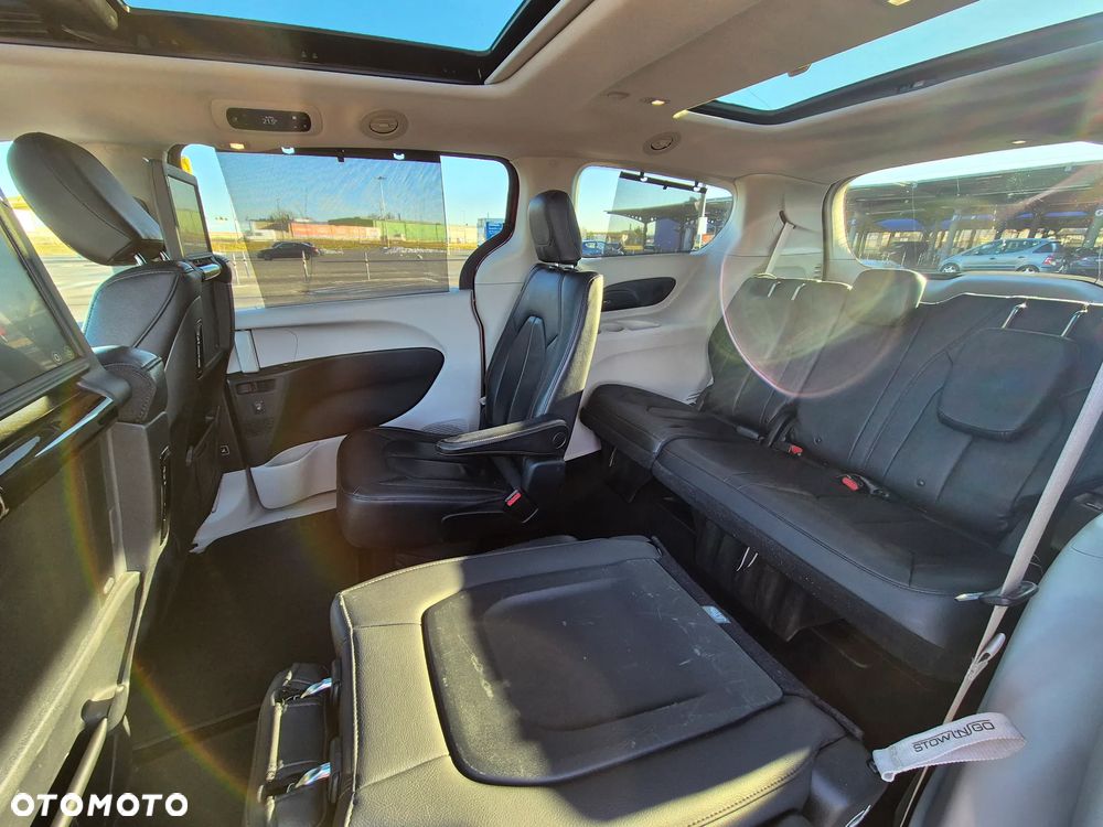 Chrysler Pacifica - 32