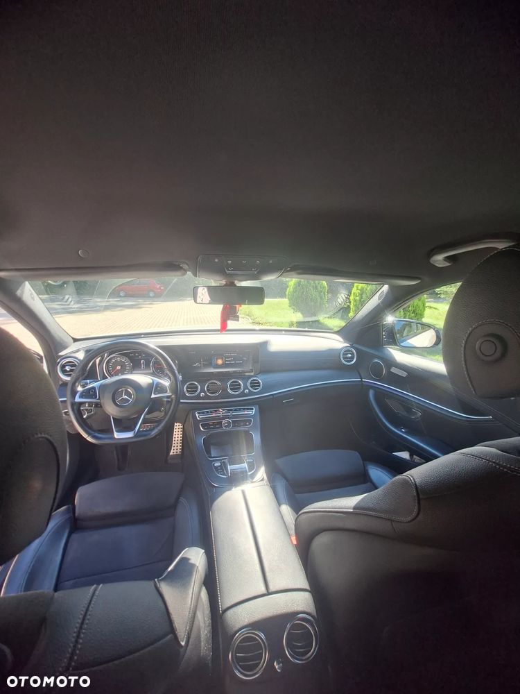 Mercedes-Benz Klasa E 220 d 4-Matic 9G-TRONIC - 11
