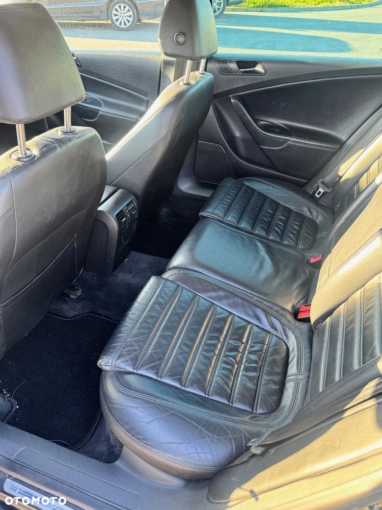 Volkswagen Passat Variant 2.0 TDI DPF R-Line Edition Plus - 32