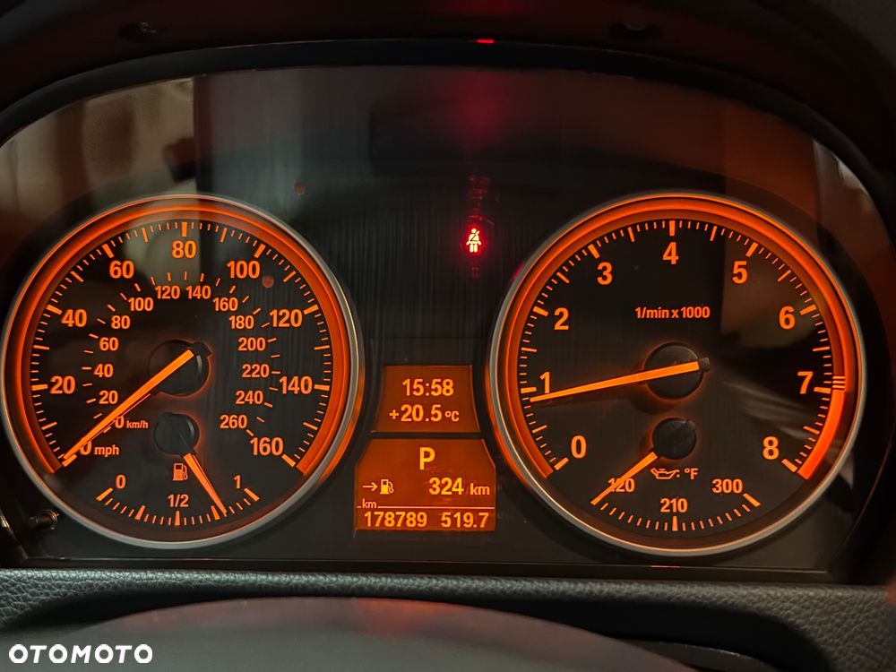 BMW Seria 3 330xi - 12