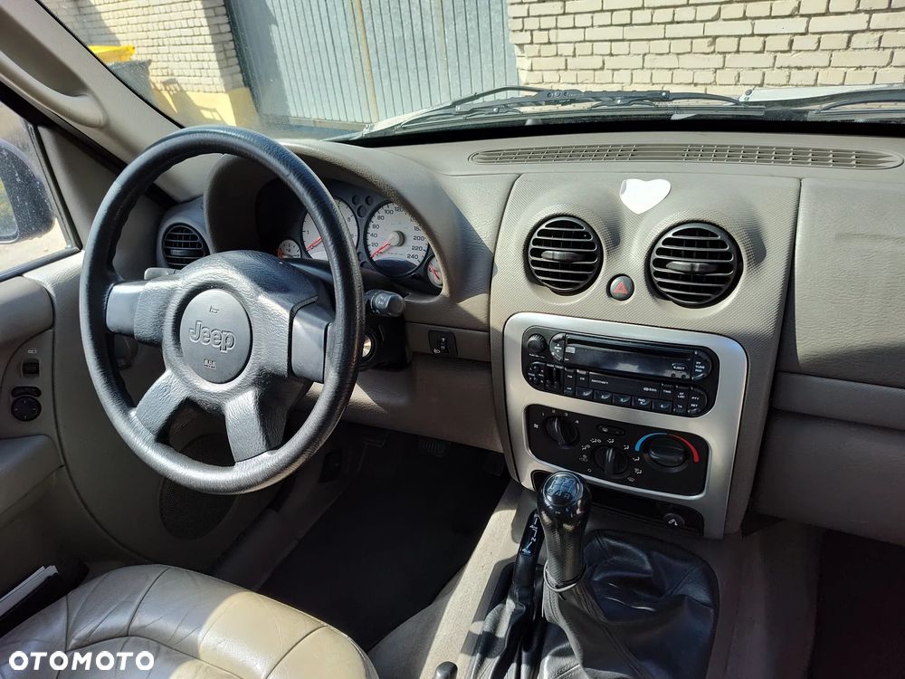 Jeep Cherokee - 10