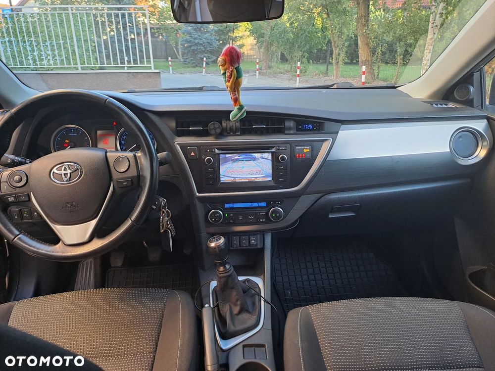 Toyota Auris 1.6 Premium Comfort - 6