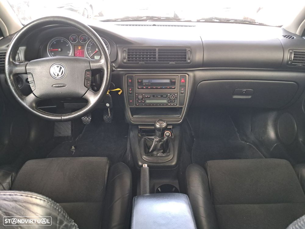 VW Passat 1.9 TDi Highline - 11