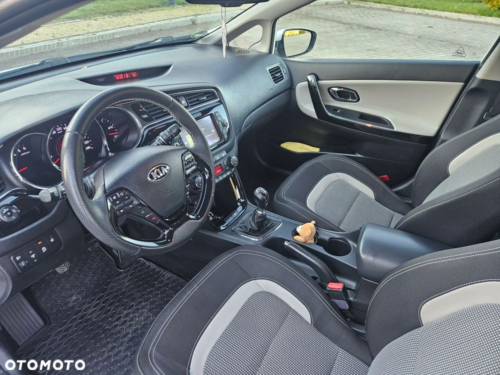 Kia Ceed 1.6 CRDi 136 ISG Dream-Team Edition - 24