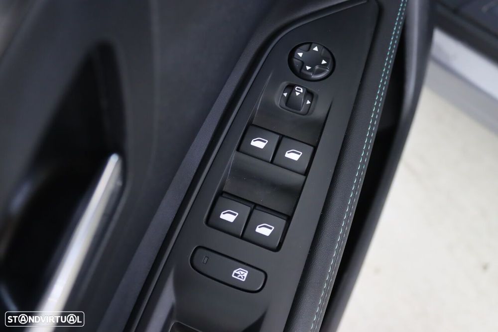 Peugeot 3008 1.6 Hybrid Allure Pack e-EAT8 - 17