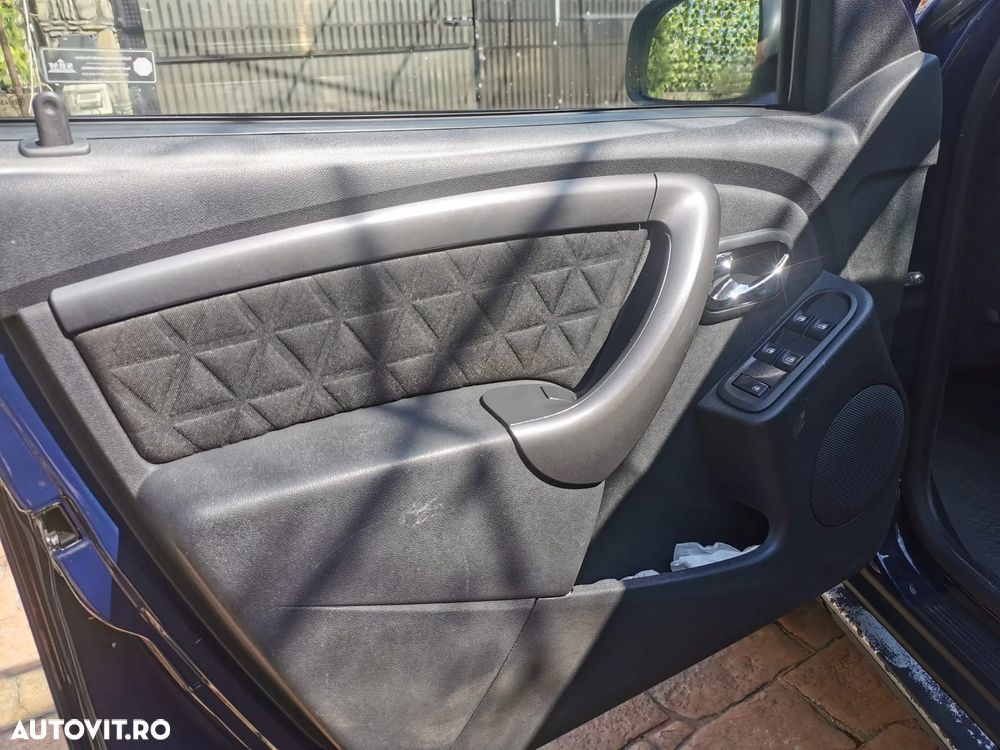 Dacia Duster 1.5 dCi 4x4 Prestige - 8