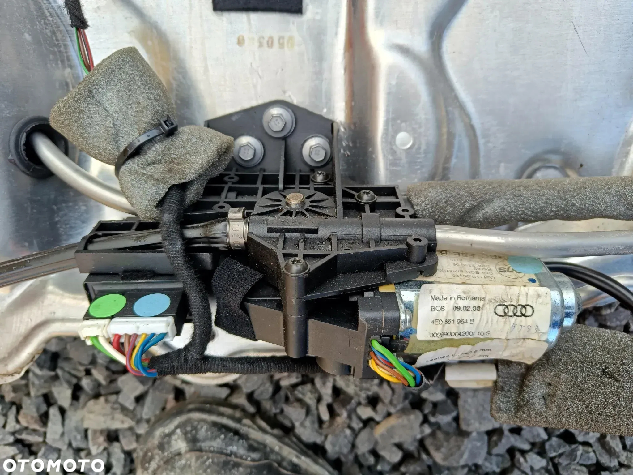 AUDI A8 D3 ROLETA ELEKTRYCZNA SZYBY BOCZNEJ LEWA PRAWA TYŁ 4E0861833G 4E08618334G - 12