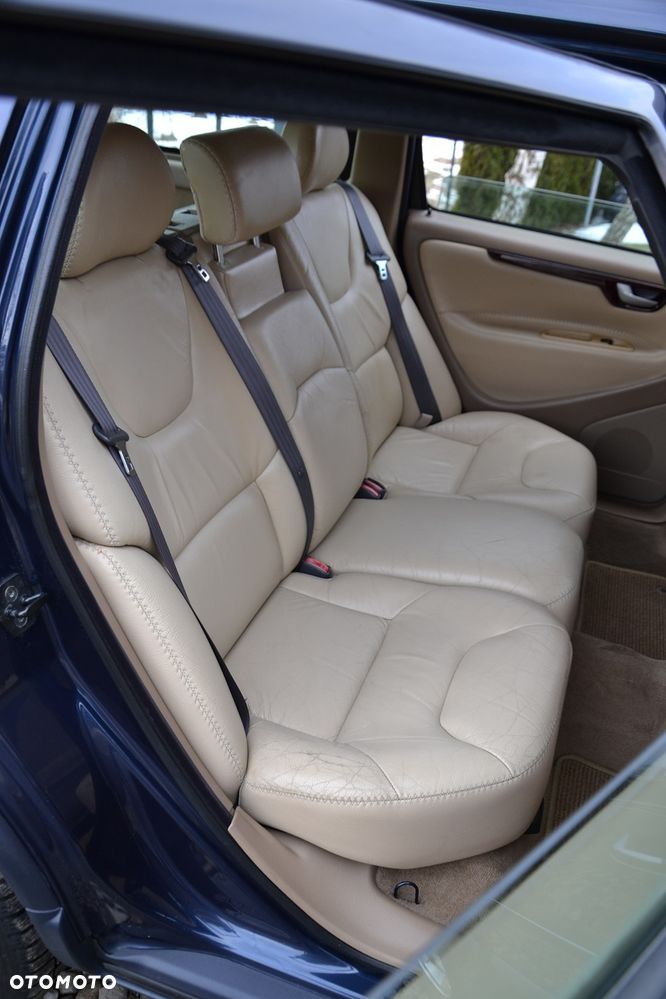 Volvo XC 70 AWD Premium - 25