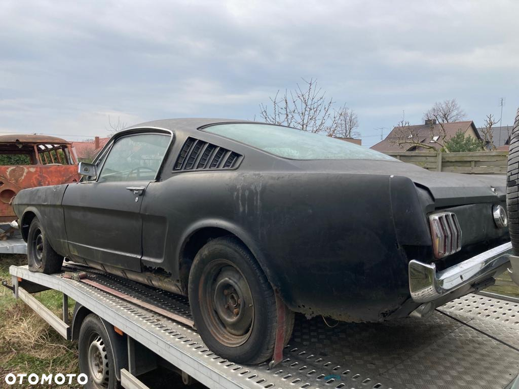 Ford Mustang - 6