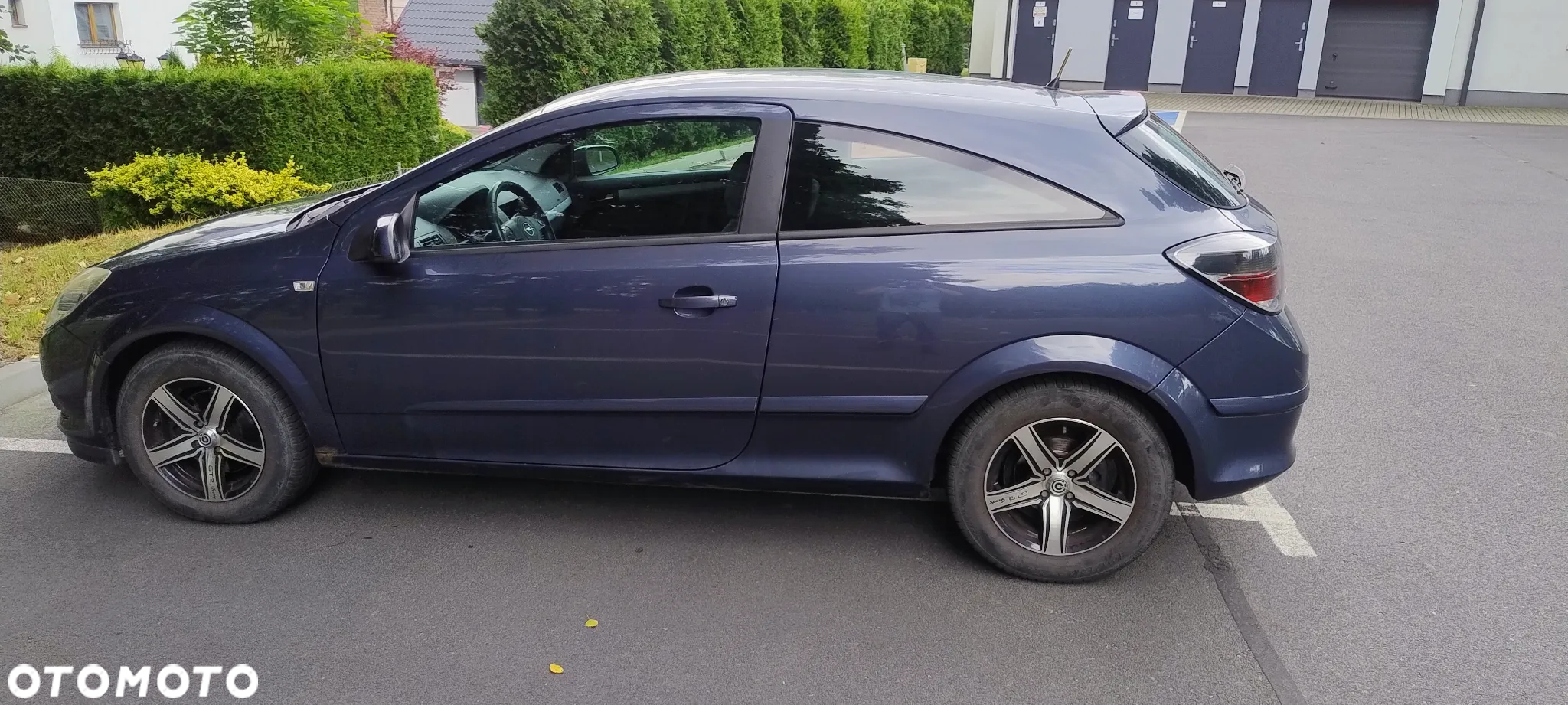 Opel Astra GTC 1.6 - 9