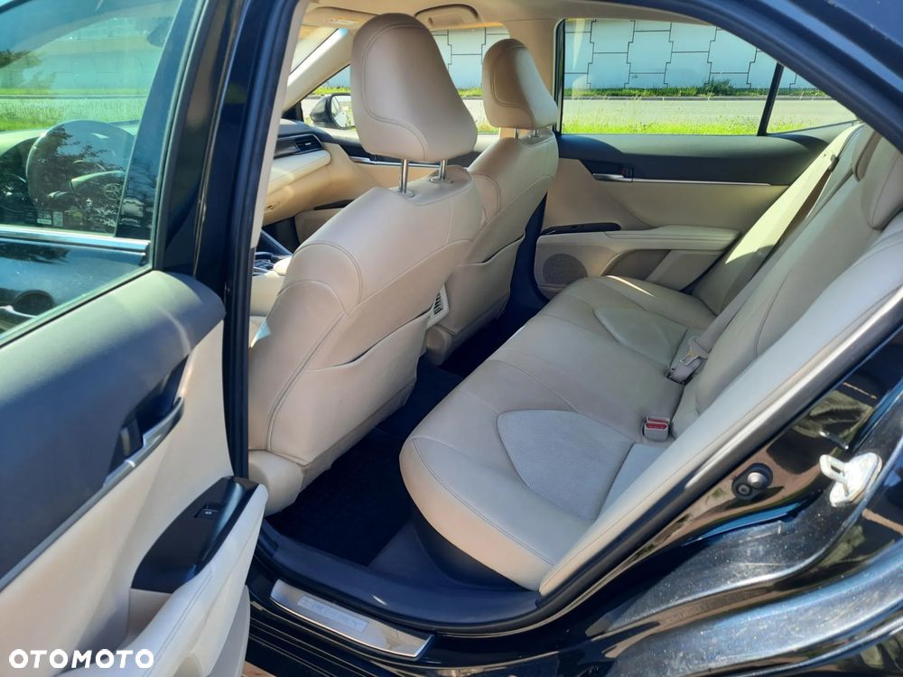 Toyota Camry 2.5 Hybrid Executive CVT - 12