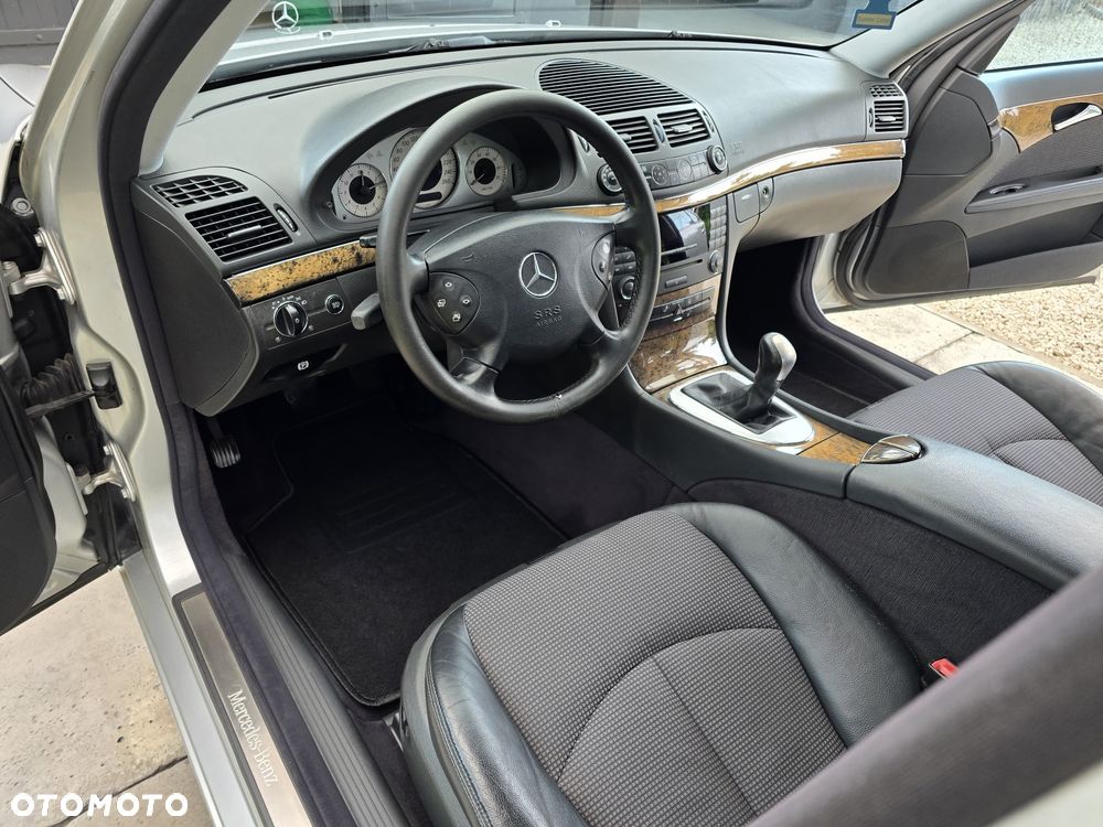 Mercedes-Benz Klasa E 240 Avantgarde - 23