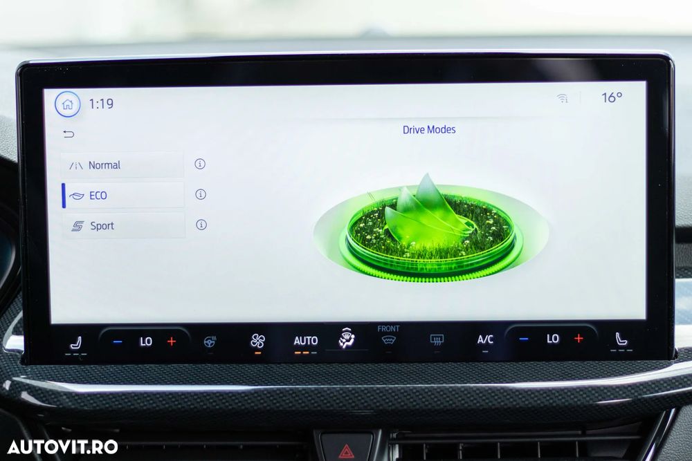 Ford Focus 1.0 EcoBoost 6MT MHEV ST-Line X - 33