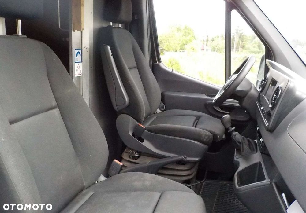 Mercedes-Benz Sprinter - 22