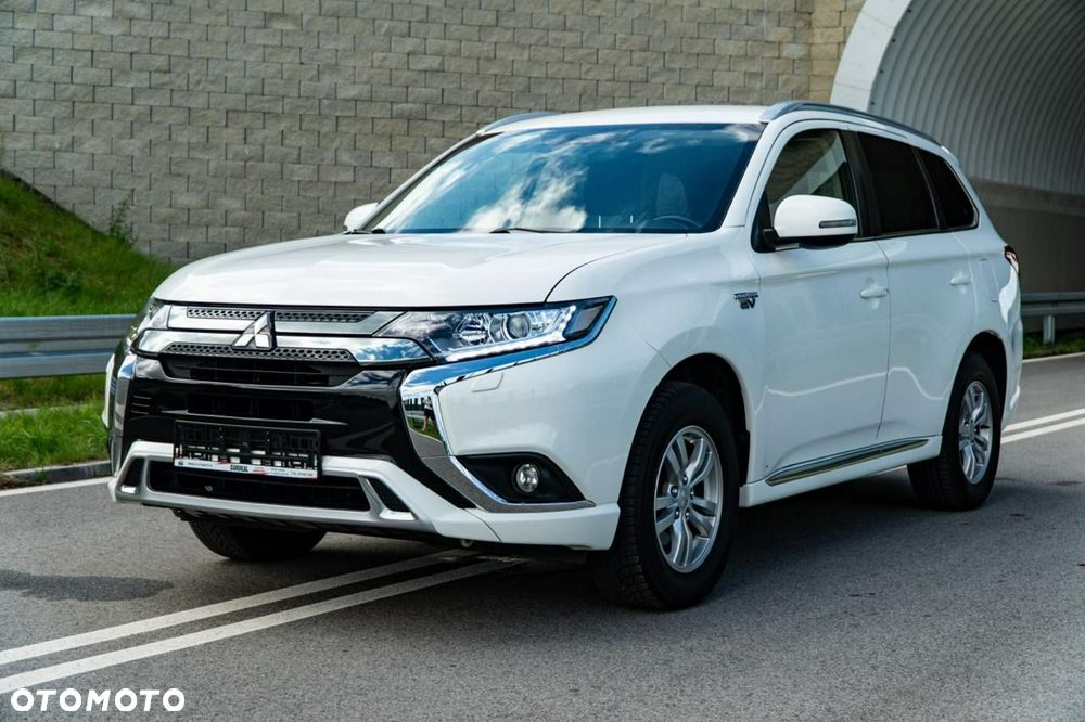 Mitsubishi Outlander 2.4 4WD Plus - 31