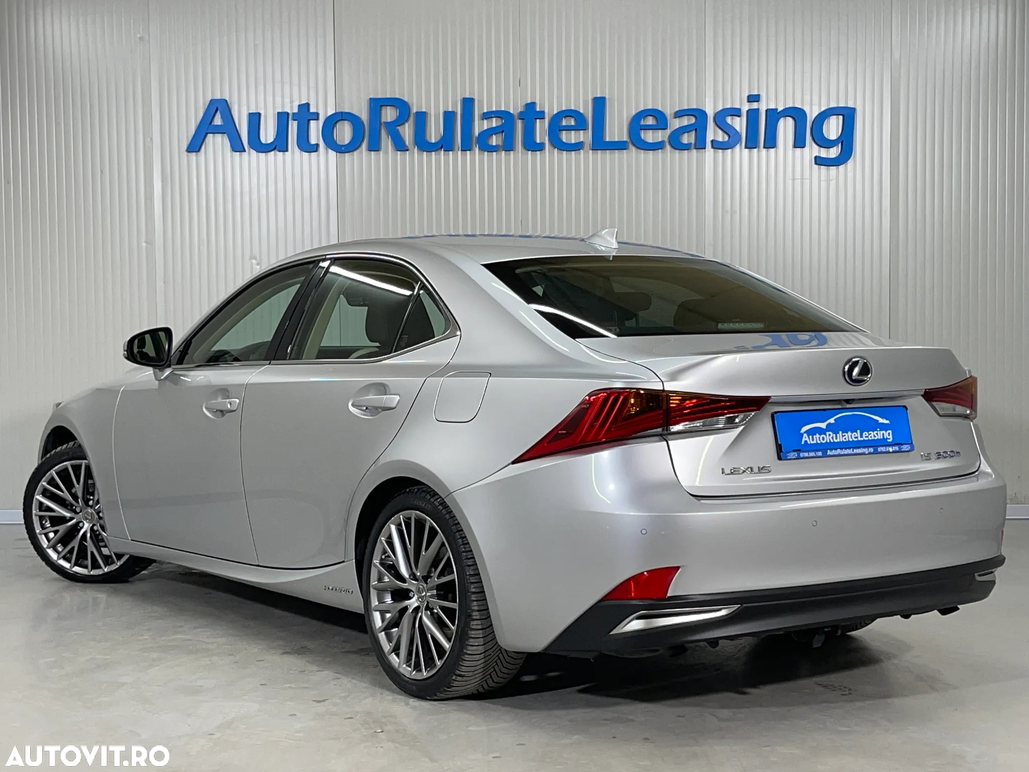 Lexus Seria IS 300h Executive - 4