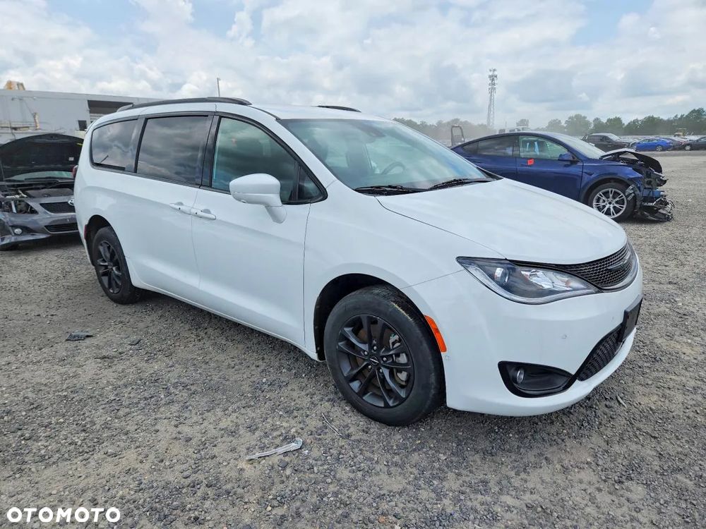 Chrysler Pacifica - 7