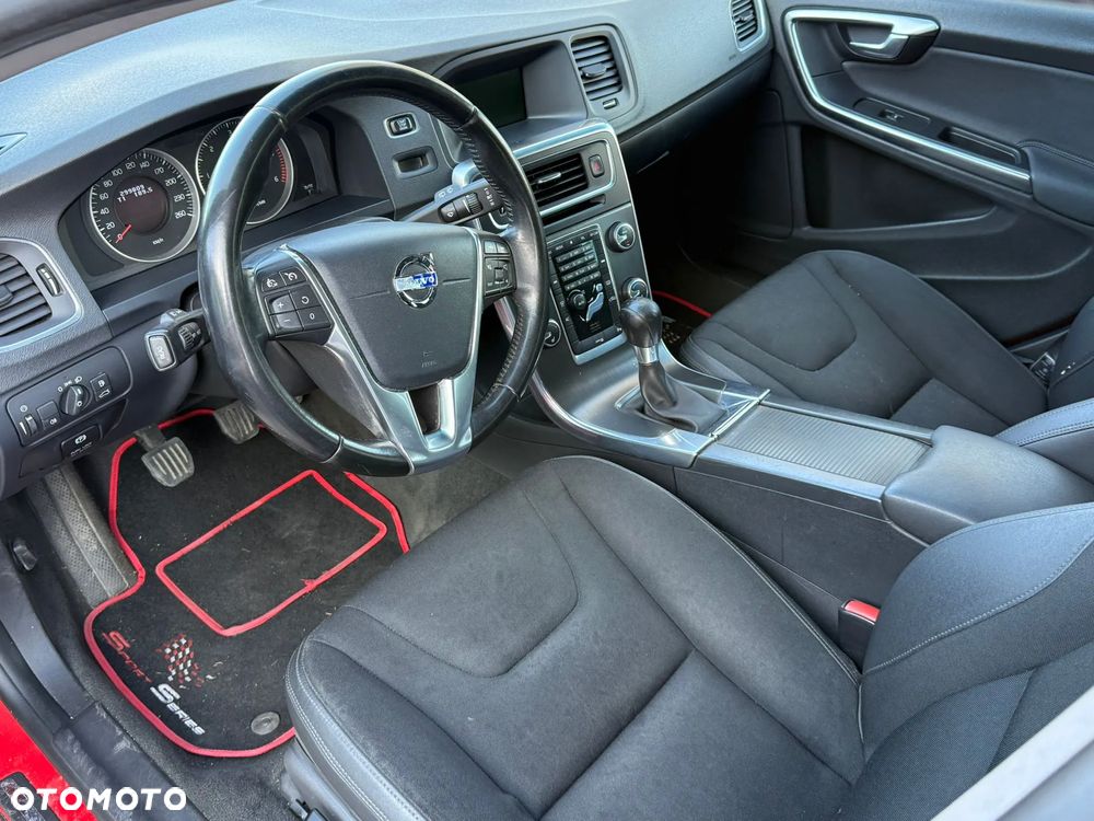 Volvo V60 D2 Momentum - 12
