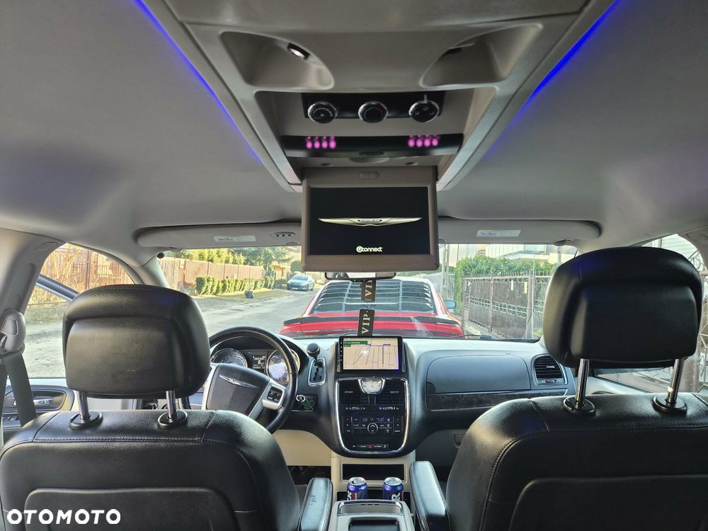 Chrysler Town & Country 3.6 Limited - 35