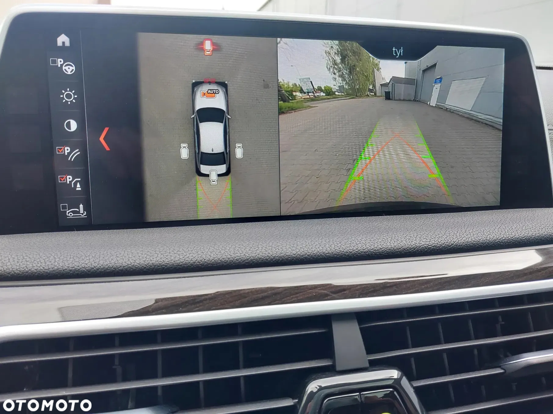 BMW Seria 7 750i xDrive - 16