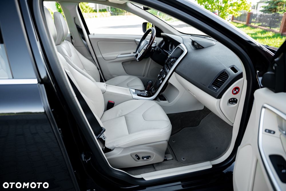 Volvo XC 60 T6 AWD RDesign - 22