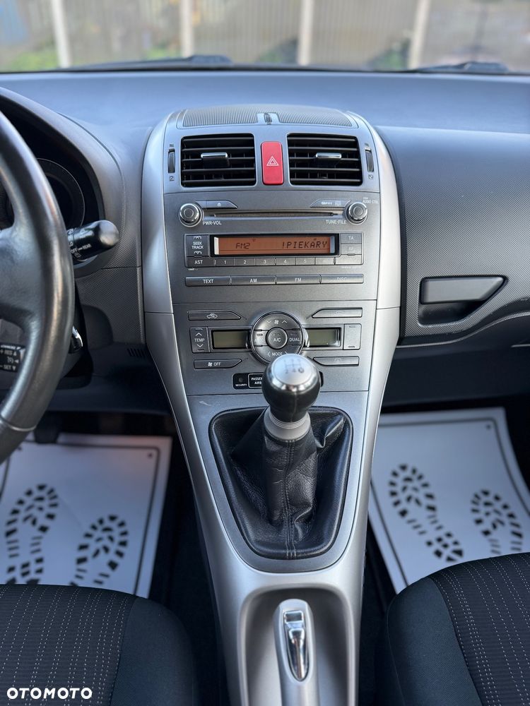 Toyota Auris 1.6 VVT-i Executive - 26