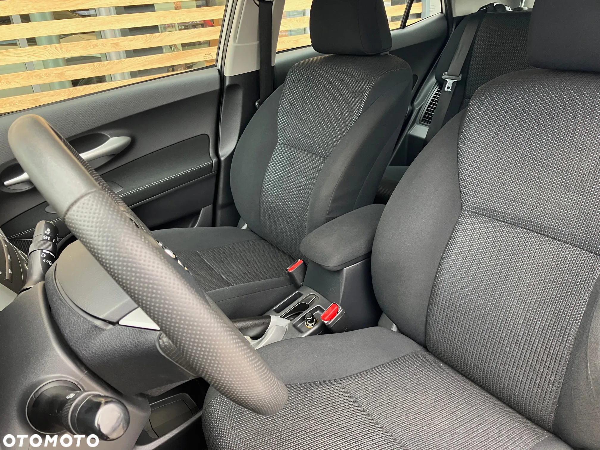 Toyota Auris 1.8 HSD Luna - 28