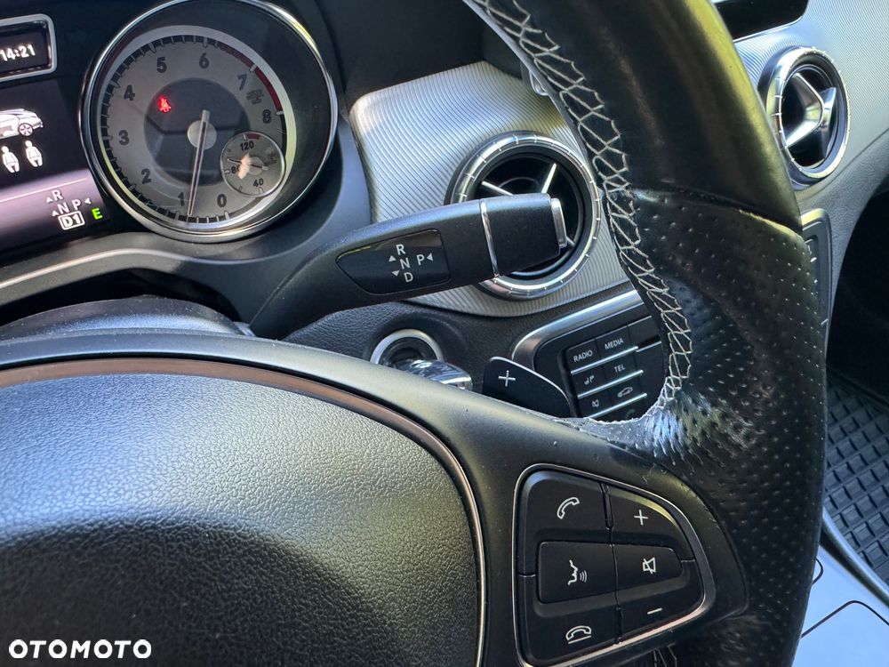 Mercedes-Benz CLA 200 7G-DCT - 25