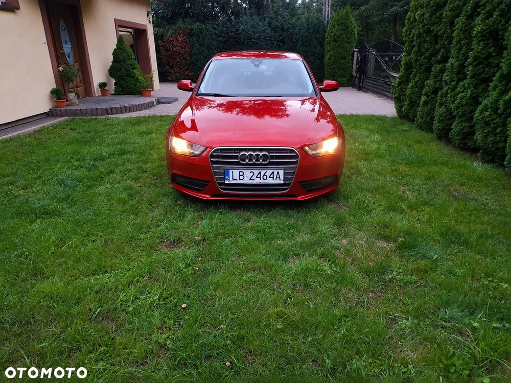 Audi A4 Limousine - 1