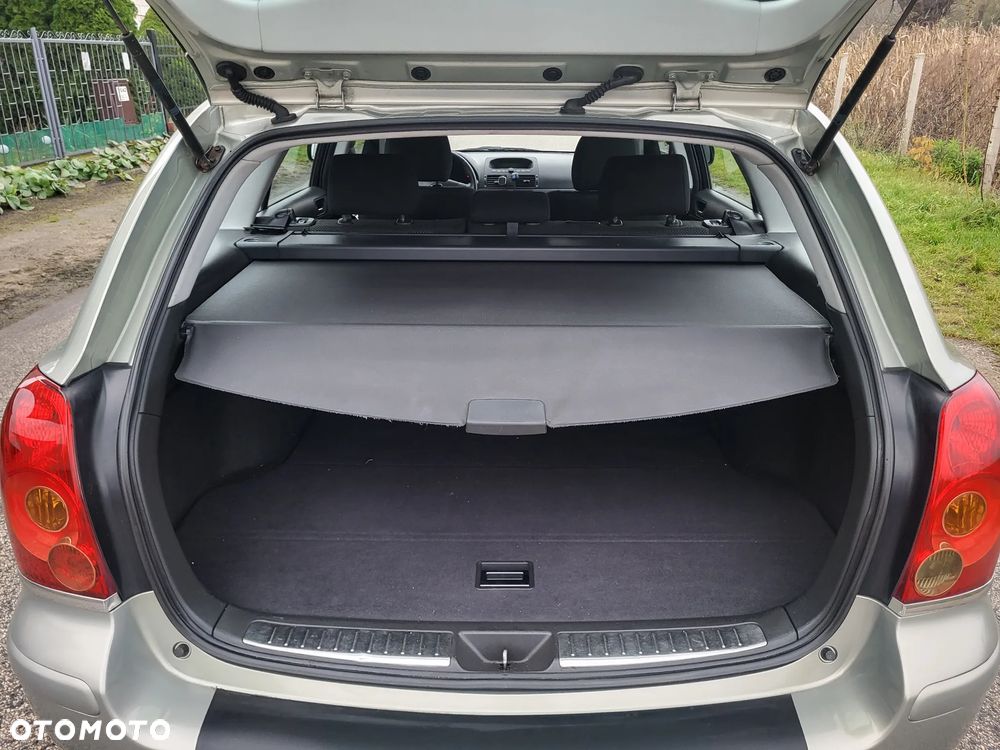 Toyota Avensis 1.8 VVT-i Sol - 9