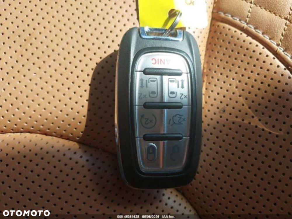 Chrysler Pacifica - 12