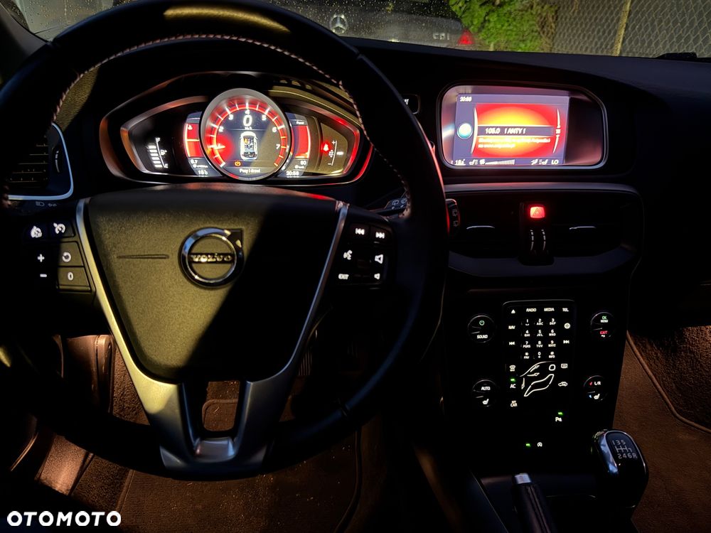 Volvo V40 - 24