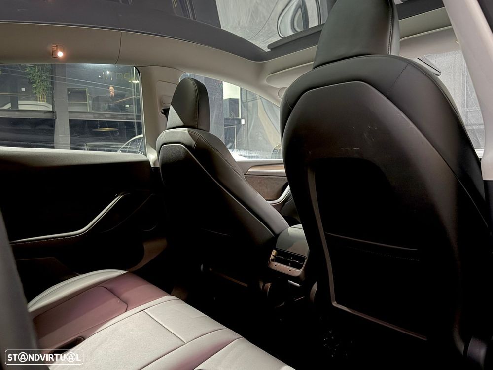 Tesla Model Y Performance Dual Motor AWD - 18