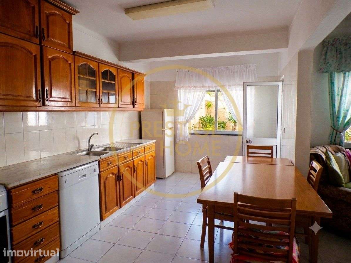 Apartamento T4 com garagem no centro de Loulé - Grande imagem: 2/35