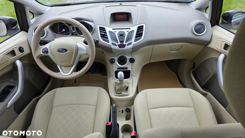 Ford Fiesta 1.4 Ghia - 25