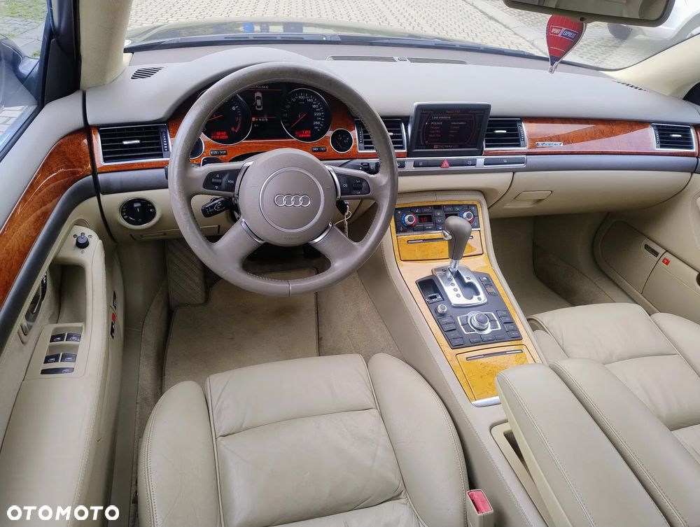 Audi A8 4.2 Quattro - 13