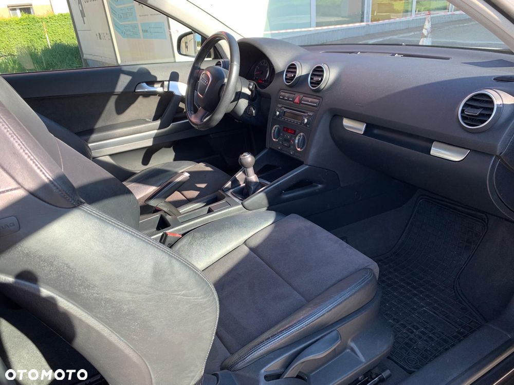 Audi A3 3-drzwiowe 1.6 Ambiente - 31