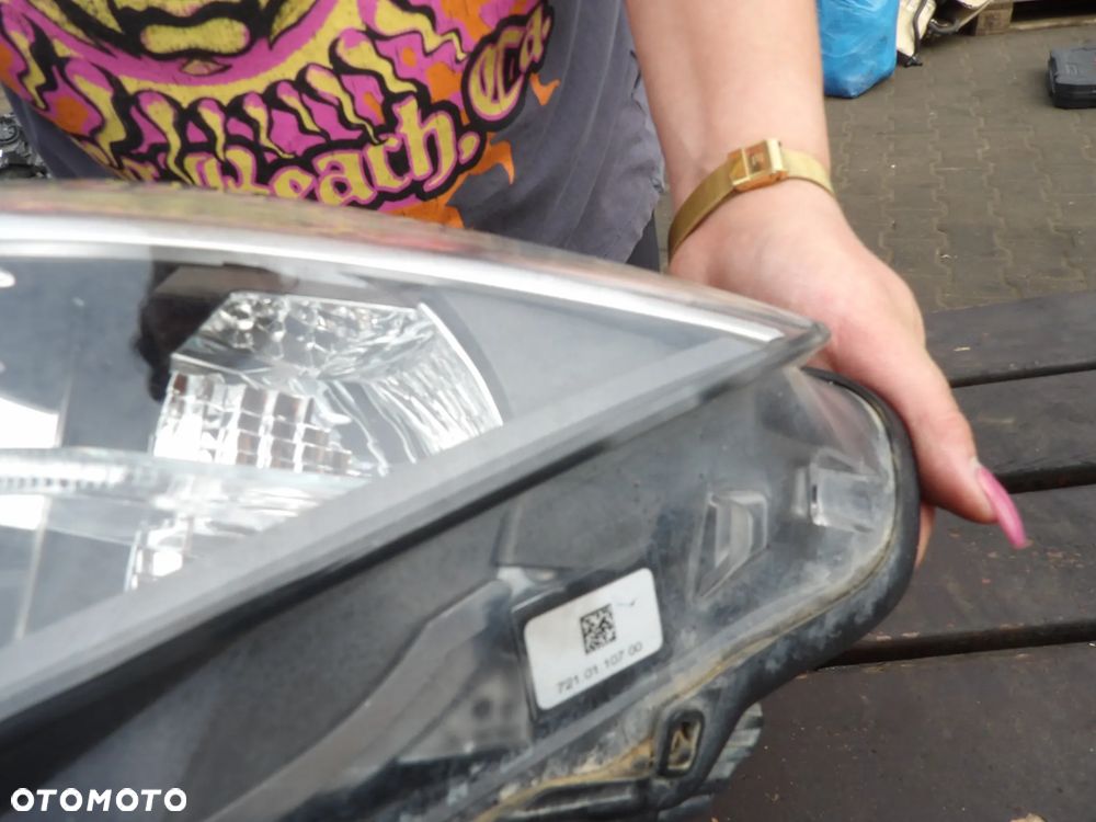 BMW - F45 - PRAWA LAMPA PRZEDNIA - H7 - PĘKNIĘTA - PRZYPALONA - EUROPA - 9
