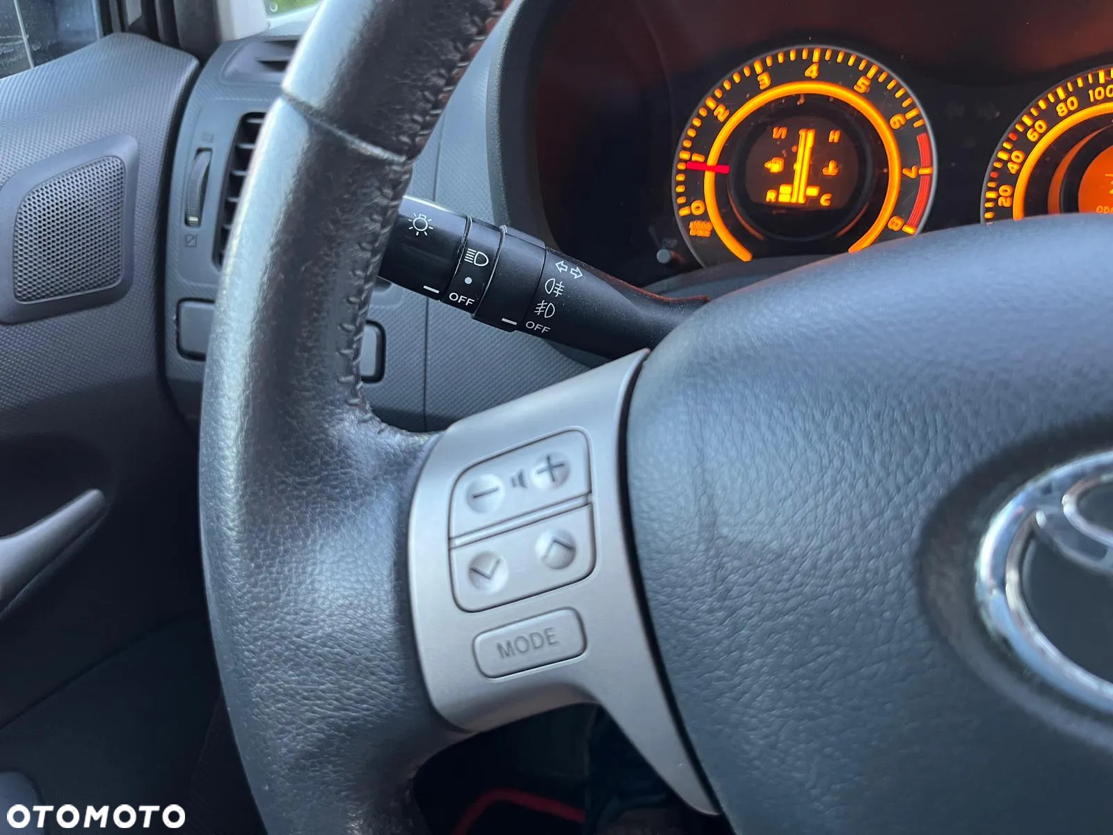 Toyota Auris 1.4 VVT-i - 22