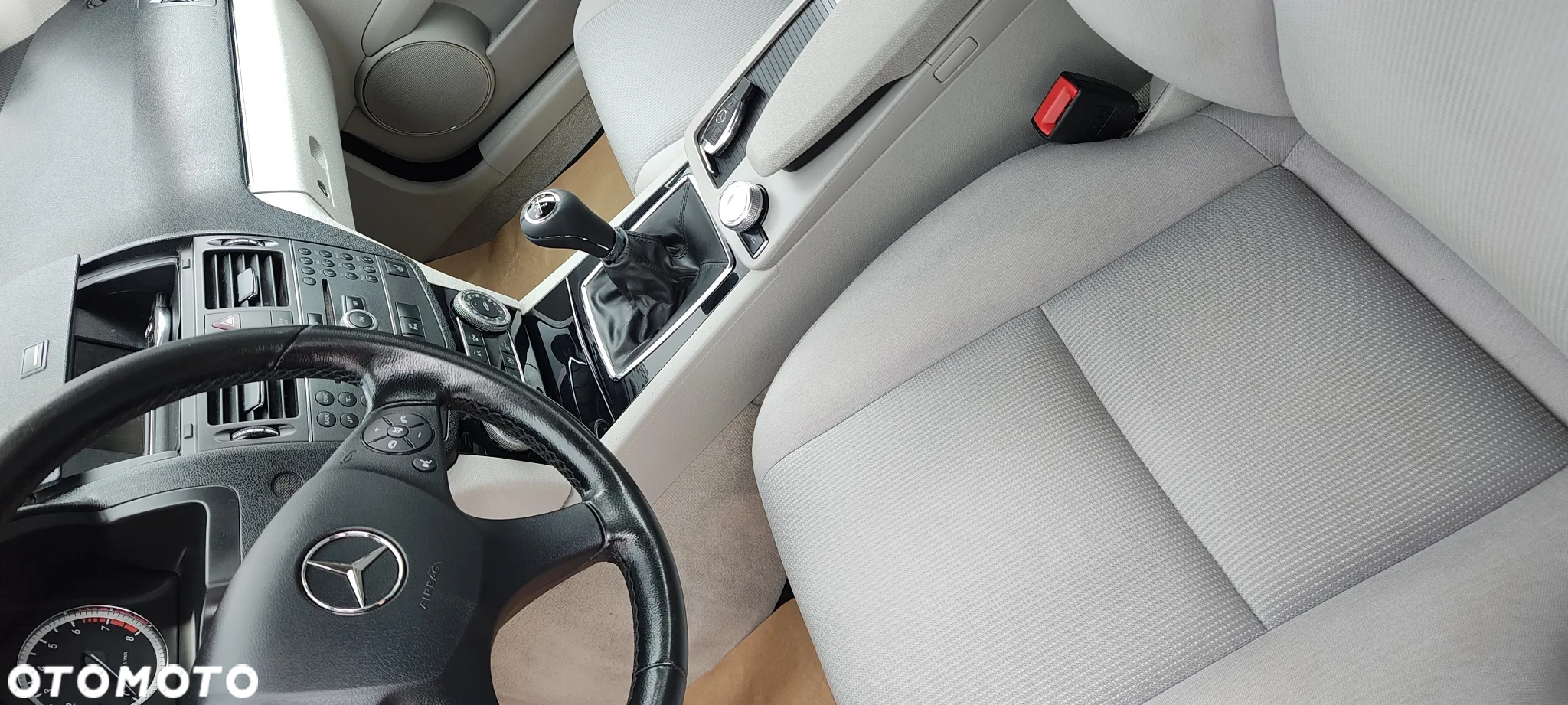 Mercedes-Benz Klasa C 180 T Kompressor BlueEFFICIENCY Elegance - 30