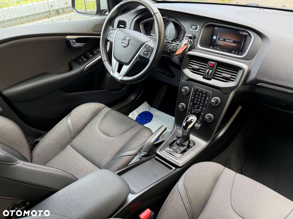 Volvo V40 Cross Country - 10