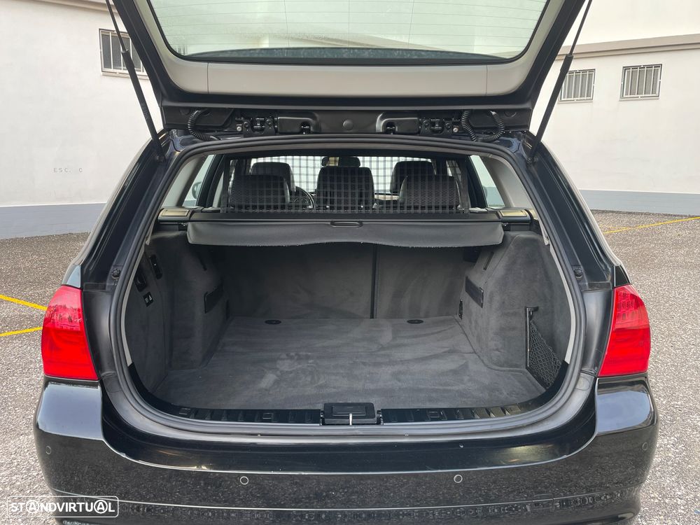 BMW 320 d Touring Navigation Sport - 8