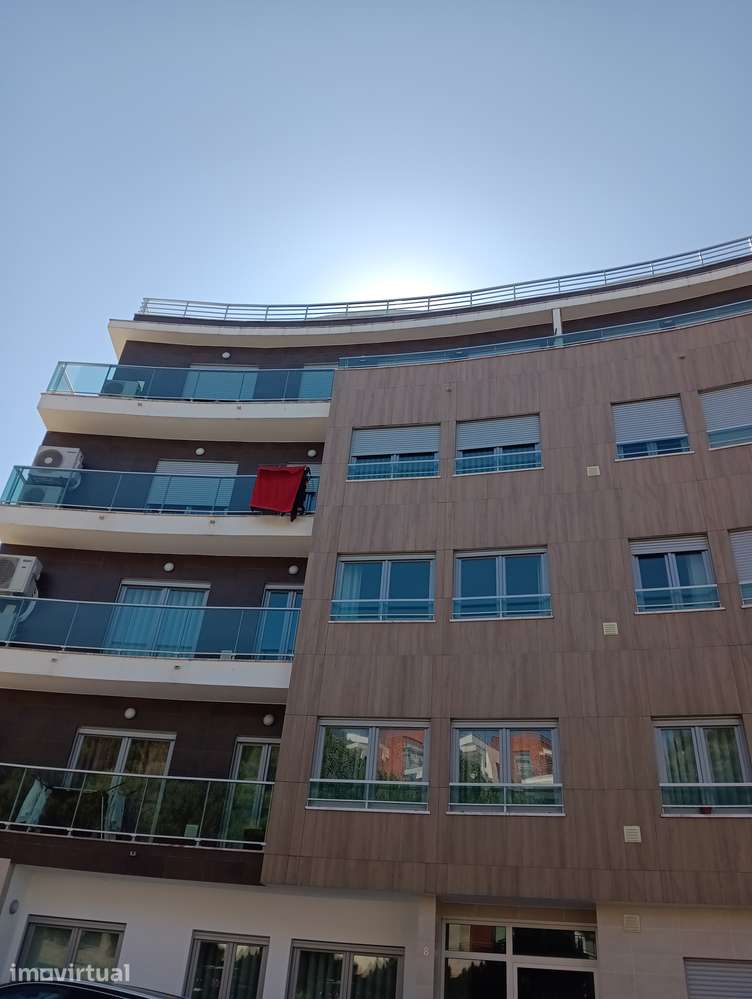 Apartamento T2 Novo com Varanda e Garagem - Grande imagem: 3/27