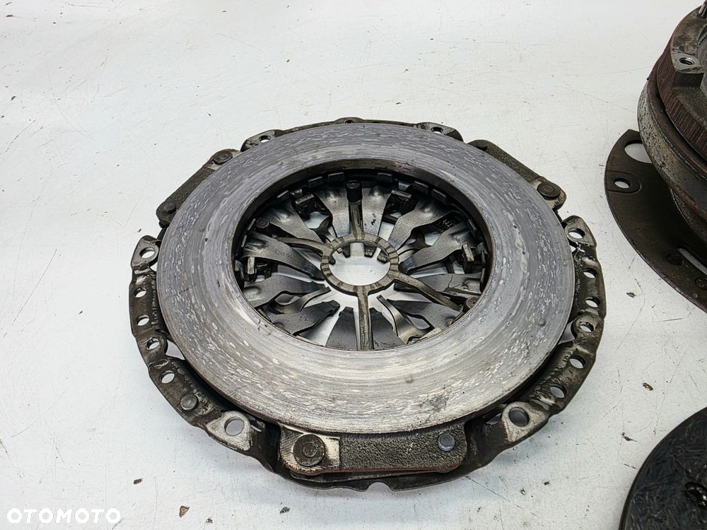 KOŁO DWUMASOWE SPRZĘGŁO AUDI A4 B8 A5 2.0 TDI 2.0 TFSI 0B2105266S 15/26 - 12