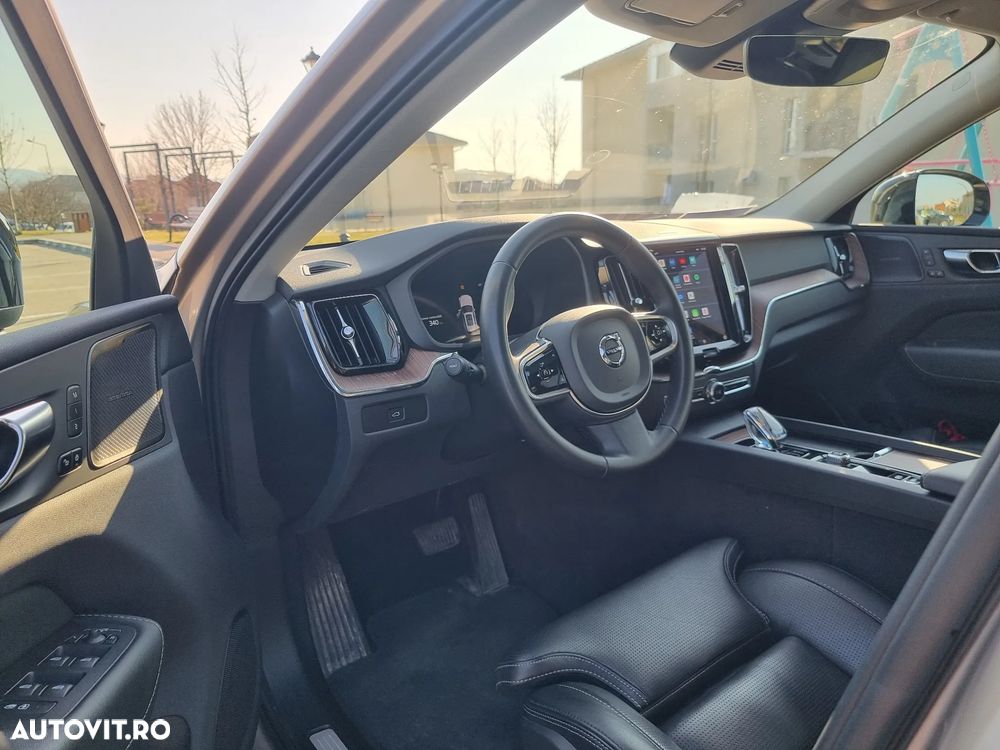 Volvo XC 60 B4 MHEV AT FWD Plus Dark - 10