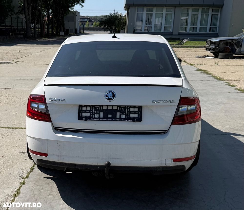 Skoda Octavia 2.0 TDI DSG 4X4 RS - 8